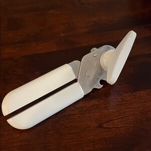 The pampered chef can opener